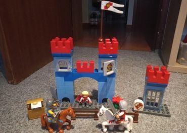 Lego Duplo bitka pri hradbách