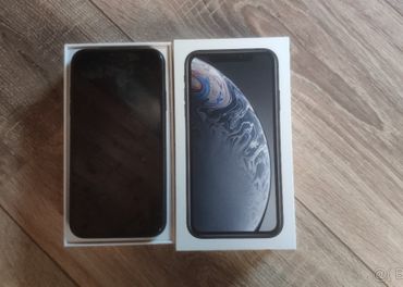 IPhone XR - 64 GB + SP Connect púzdro