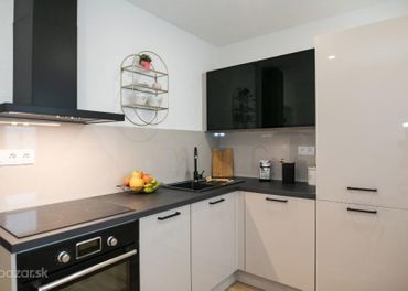 Slnečný 2 izbový byt v centre mesta Banskej Bystrice na predaj - skvelá príležitosť na bývanie